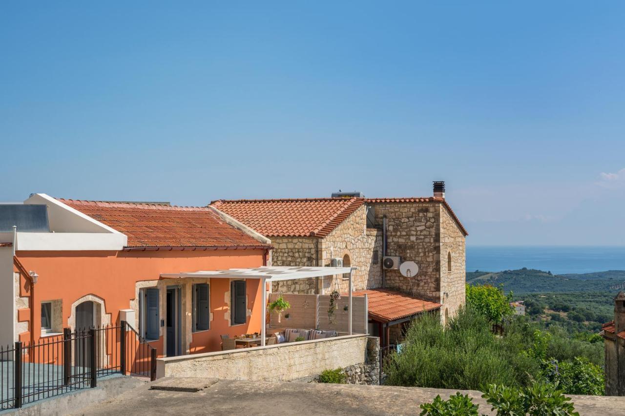 Iosif de home Kournás Buitenkant foto